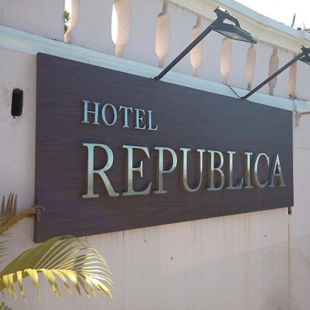 Hotel Republica Panaji Exteriör bild